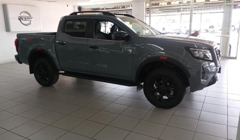 
								Nissan Navara 2.5D Pro-4X D Cab 4X4 At full									