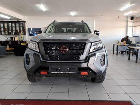Nissan Navara 2.5D Pro-4X D Cab 4X4 At