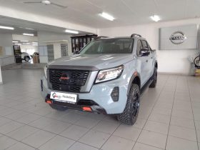 Nissan Navara 2.5D Pro-4X D Cab 4X4 At