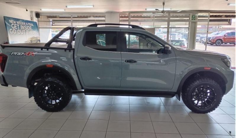 
								Nissan Navara 2.5D Pro-4X D Cab 4X4 At full									