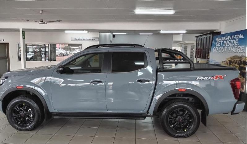 
								Nissan Navara 2.5D Pro-4X D Cab 4X4 At full									