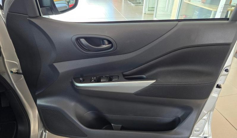 
								Nissan Navara 2.5D Se D Cab 4X2 At full									