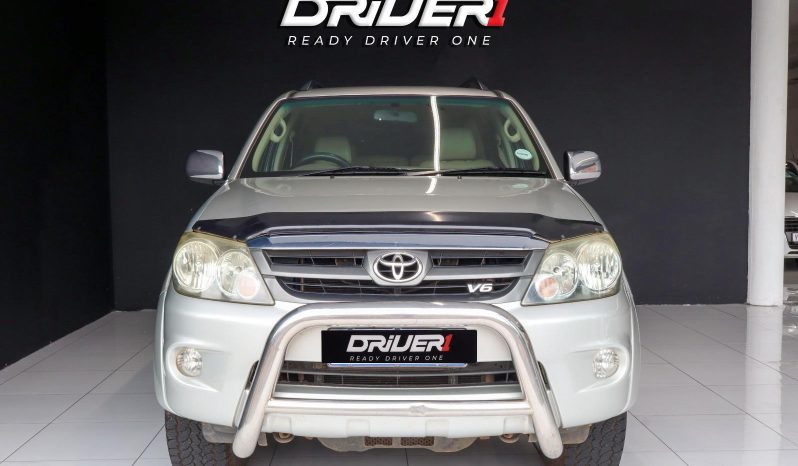 
								Toyota Fortuner 4.0 V6 4X4 At full									