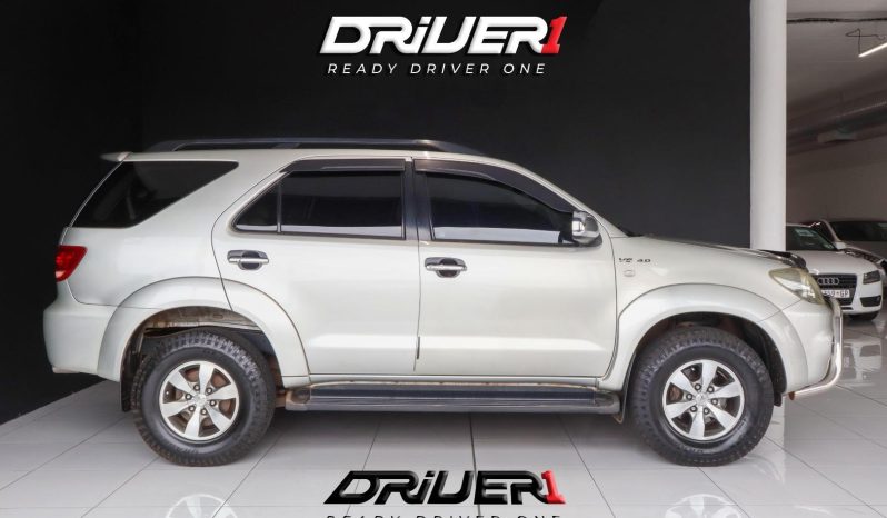 
								Toyota Fortuner 4.0 V6 4X4 At full									