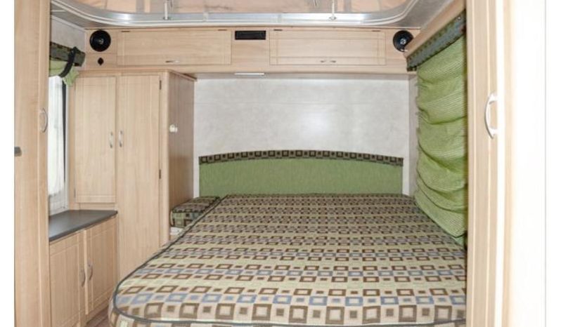 
								Caravan Gypsey Rascal full									
