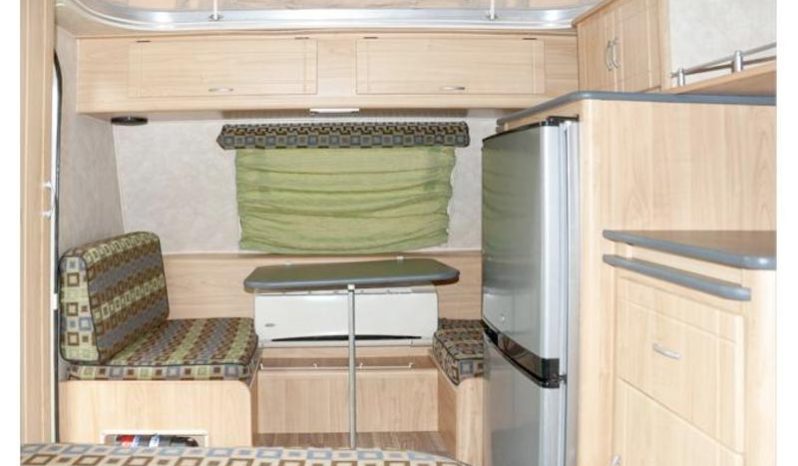 
								Caravan Gypsey Rascal full									