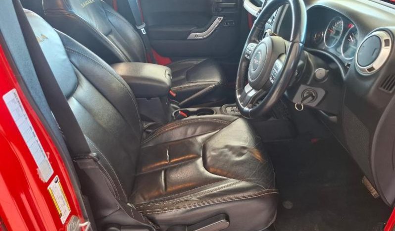 
								Jeep Wrangler Unlimited 3.6 Sahara At full									