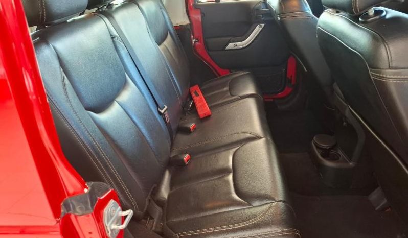 
								Jeep Wrangler Unlimited 3.6 Sahara At full									
