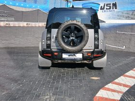 Land Rover Defender 110 3.0 D D300 X (221kW)