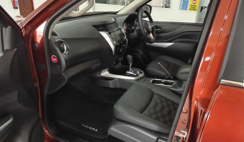 
								Nissan Navara 2.5D Le Plus D Cab 4X2 At full									