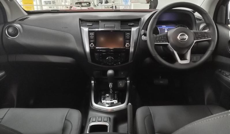 
								Nissan Navara 2.5D Le Plus D Cab 4X2 At full									