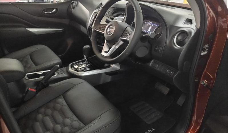 
								Nissan Navara 2.5D Le Plus D Cab 4X2 At full									