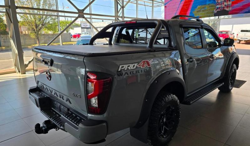 
								Nissan Navara 2.5D Pro-4X Warrior D Cab 4X4 At full									