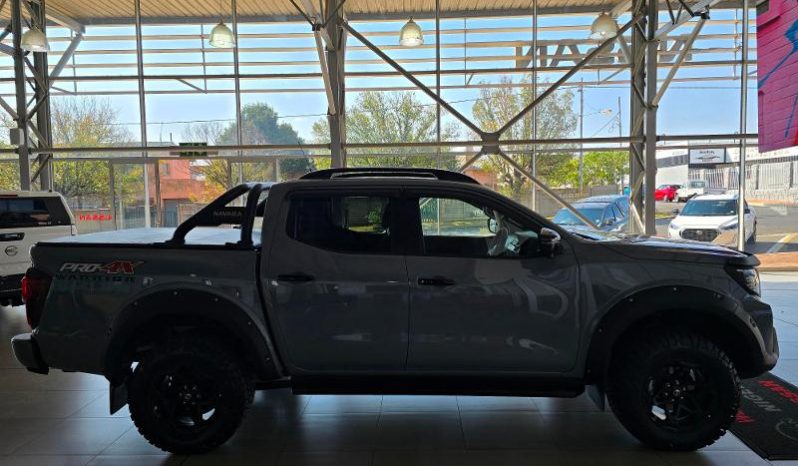 
								Nissan Navara 2.5D Pro-4X Warrior D Cab 4X4 At full									