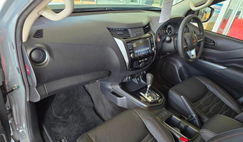 
								Nissan Navara 2.5D Pro-4X Warrior D Cab 4X4 At full									