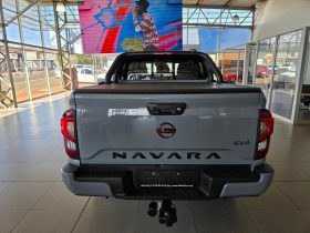 Nissan Navara 2.5D Pro-4X Warrior D Cab 4X4 At