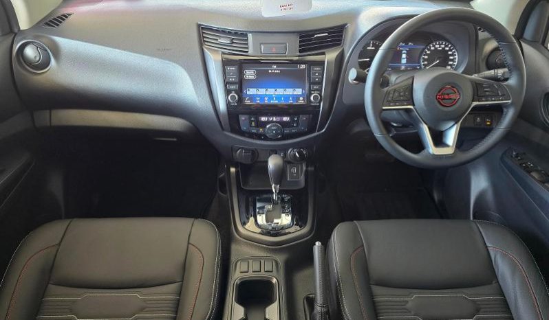 
								Nissan Navara 2.5D Pro-4X Warrior D Cab 4X4 At full									