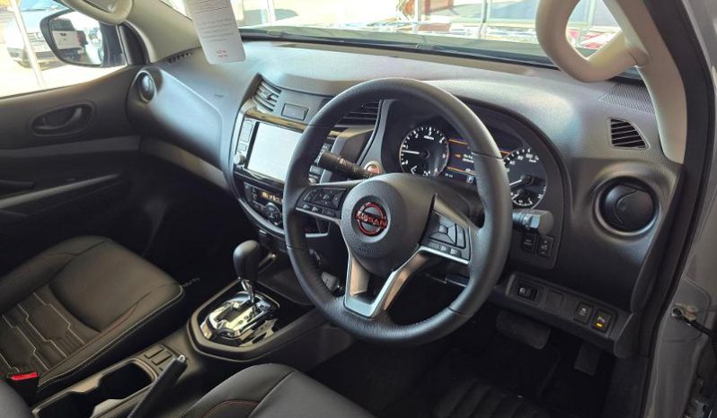
								Nissan Navara 2.5D Pro-4X Warrior D Cab 4X4 At full									