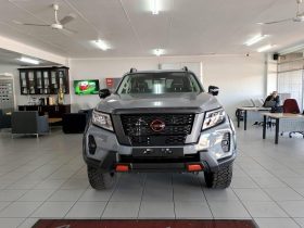 Nissan Navara 2.5D Pro-4X Warrior D Cab 4X4 At