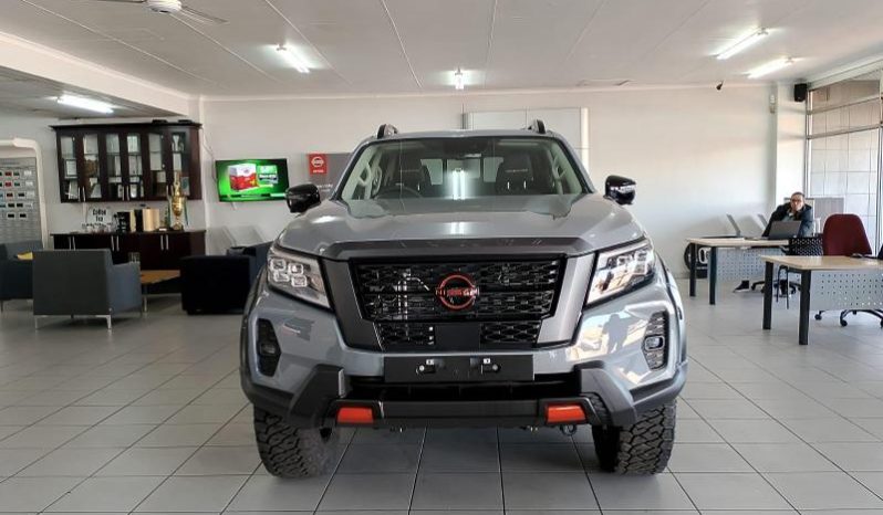 
								Nissan Navara 2.5D Pro-4X Warrior D Cab 4X4 At full									