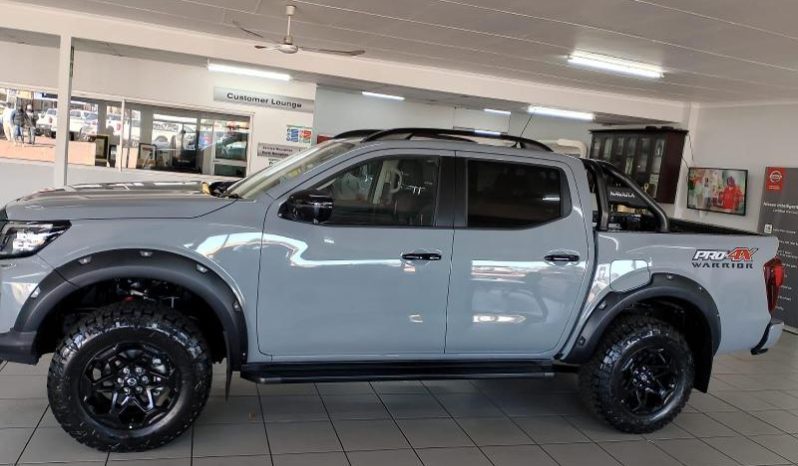 
								Nissan Navara 2.5D Pro-4X Warrior D Cab 4X4 At full									