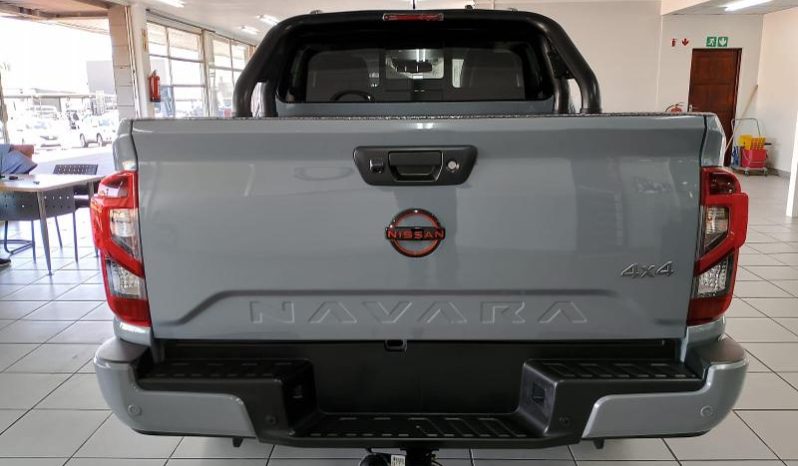 
								Nissan Navara 2.5D Pro-4X Warrior D Cab 4X4 At full									