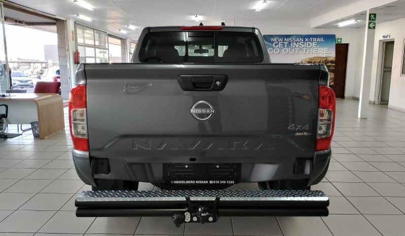 
								Nissan Navara 2.5D Se D Cab 4X4 full									