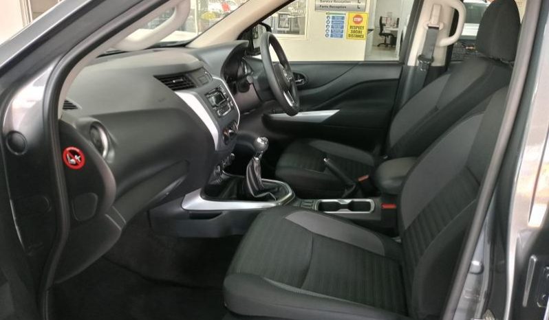 
								Nissan Navara 2.5D Se D Cab 4X4 full									
