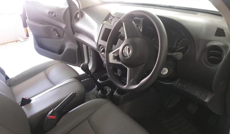 
								Nissan Navara 2.5D Xe S Cab 4X2 full									