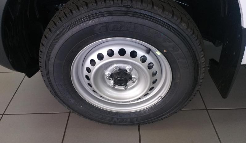 
								Nissan Navara 2.5D Xe S Cab 4X2 full									