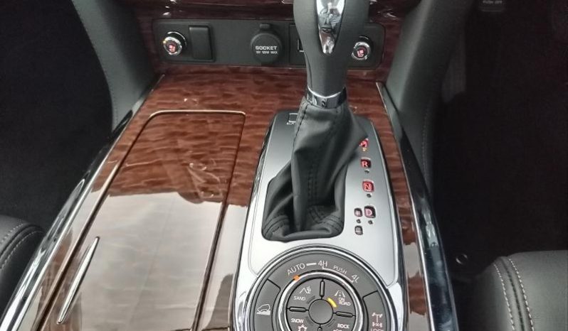
								Nissan Patrol 5.6 V8 Le Premium full									