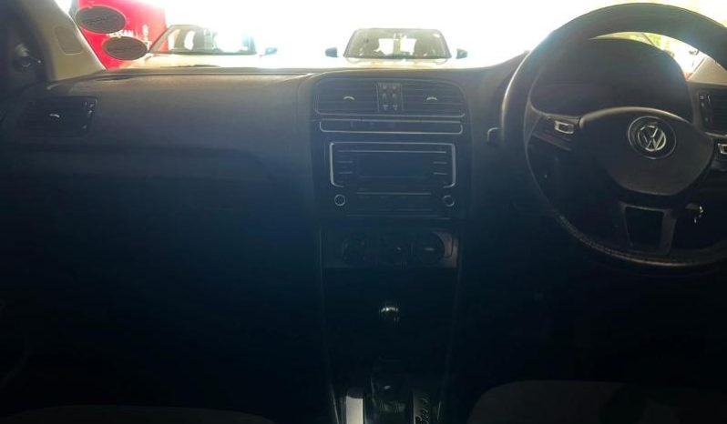 
								Volkswagen Polo Vivo Hatch 1.6 Comfortline Tiptronic full									