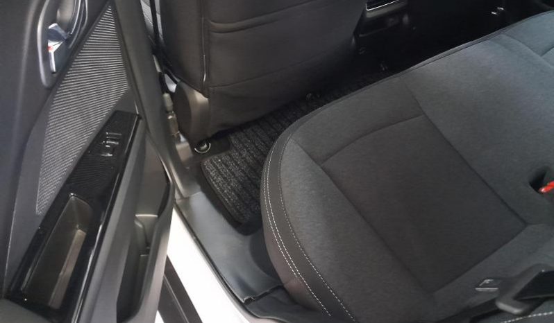 
								Mahindra XUV 3X0 1.2 AX5 MT full									