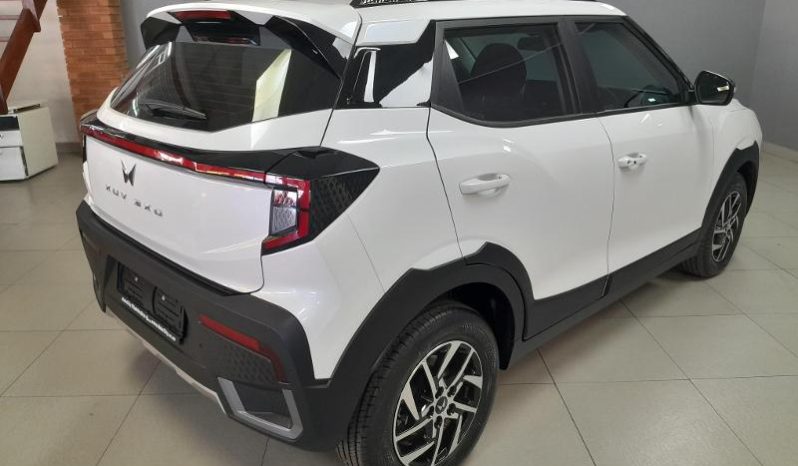 
								Mahindra XUV 3X0 1.2 AX5 MT full									