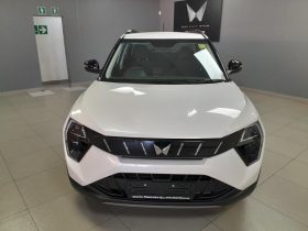 Mahindra XUV 3X0 1.2 AX5 MT