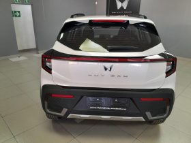 Mahindra XUV 3X0 1.2 AX5 MT