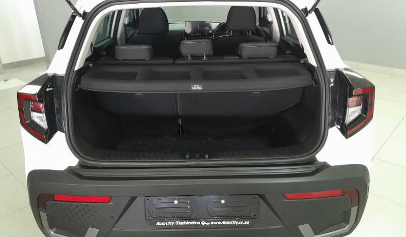 
								Mahindra XUV 3X0 1.2 AX5 MT full									