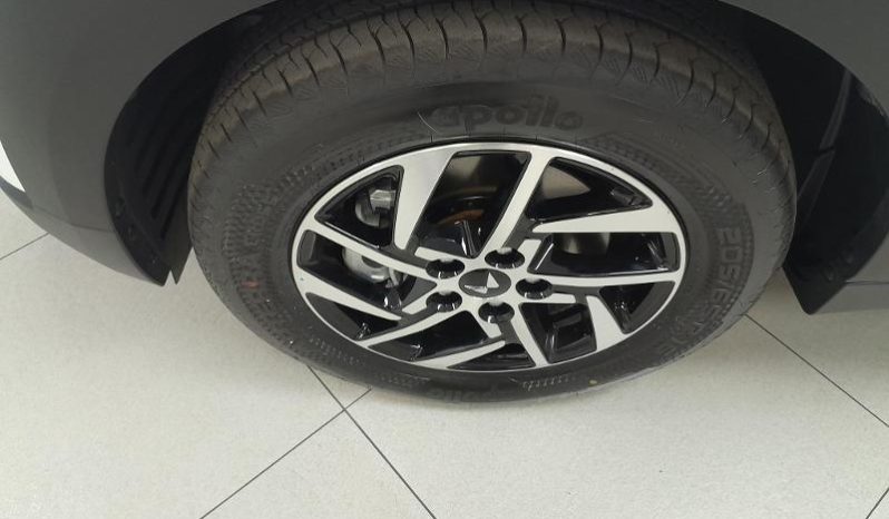 
								Mahindra XUV 3X0 1.2 AX5 MT full									