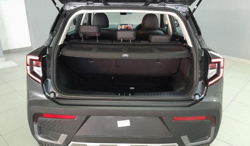 
								Mahindra XUV 3X0 1.2 AX7L AT full									