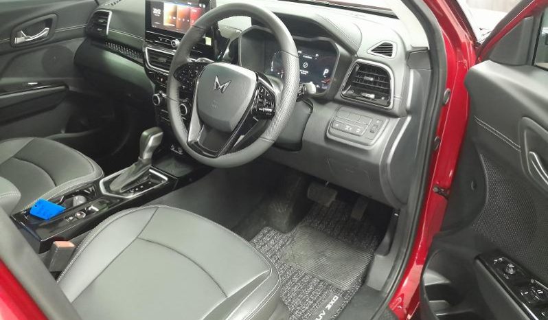 
								Mahindra XUV 3X0 1.2 AX7L AT full									