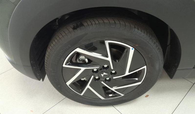 
								Mahindra XUV 3X0 1.2 AX7L AT full									