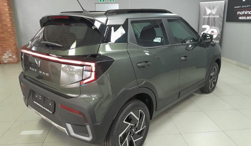 
								Mahindra XUV 3X0 1.2 AX7L AT full									