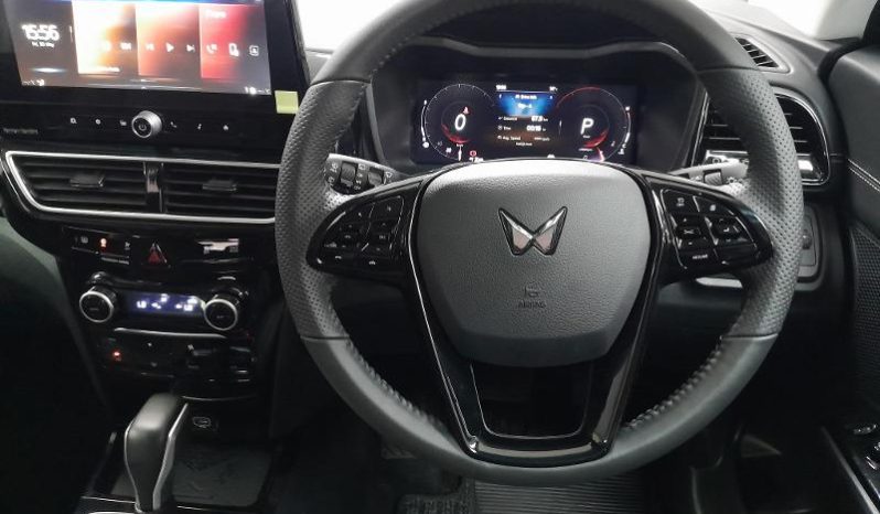
								Mahindra XUV 3X0 1.2 AX7L AT full									