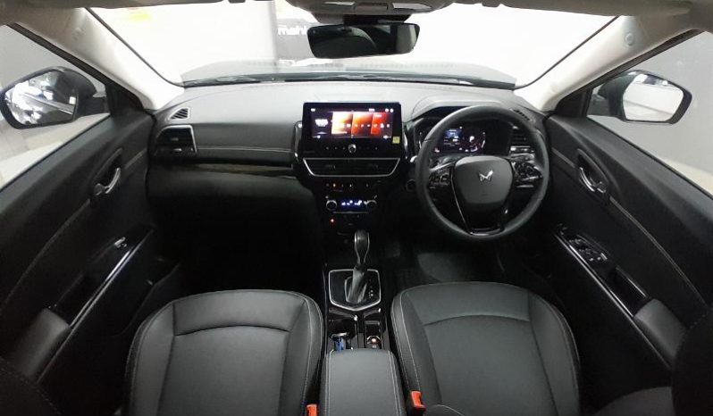 
								Mahindra XUV 3X0 1.2 AX7L AT full									