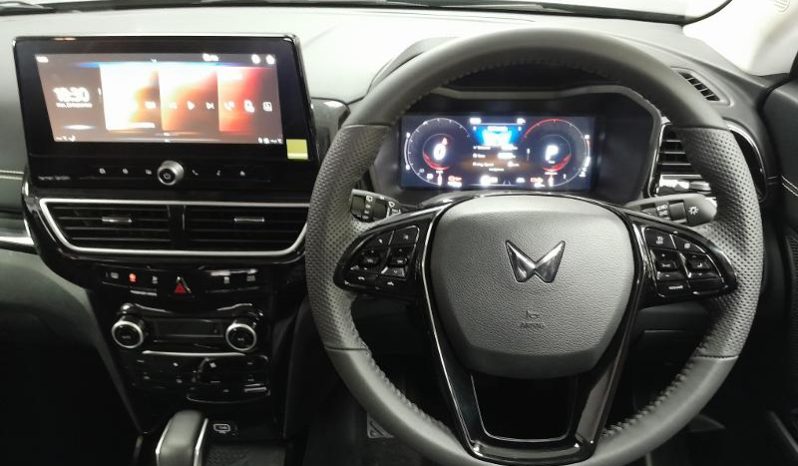 
								Mahindra XUV 3X0 1.2 AX7L AT full									