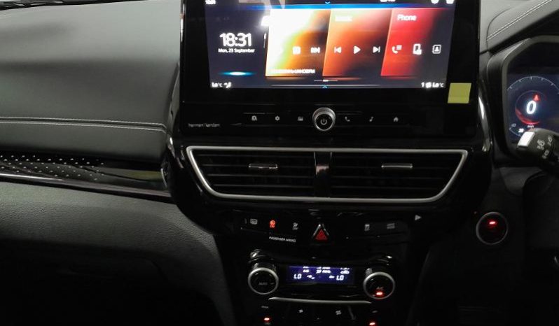 
								Mahindra XUV 3X0 1.2 AX7L AT full									