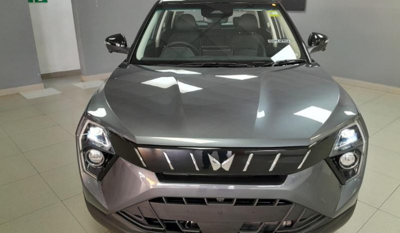 
								Mahindra XUV 3X0 1.2 AX7L AT full									
