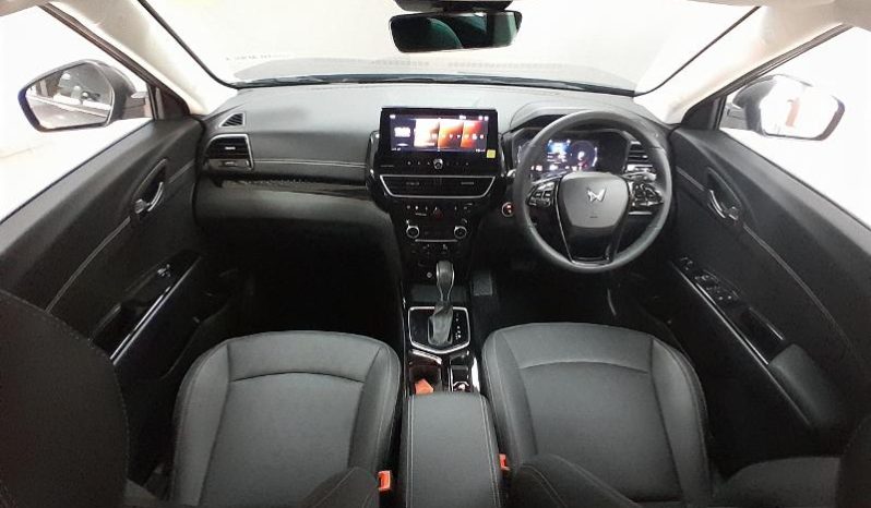 
								Mahindra XUV 3X0 1.2 AX7L AT full									