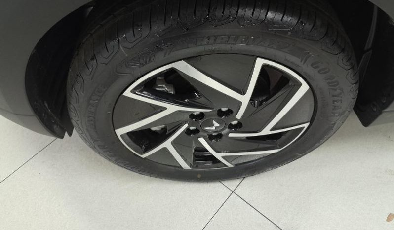 
								Mahindra XUV 3X0 1.2 AX7L AT full									
