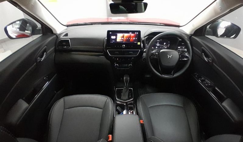 
								Mahindra XUV 3X0 1.2 AX7L AT full									